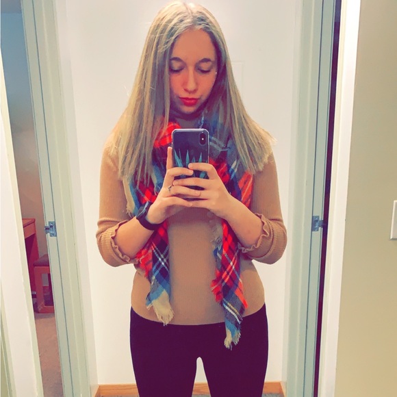 Brown Ruffled Turtle Neck - Picture 4 of 4